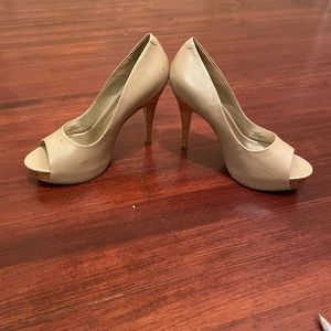 Jessica Simpson open toe heel, size 8, cream/tan